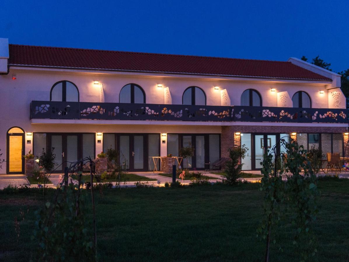 Boutique 23 Hotel Douazeci si Trei August Exterior photo