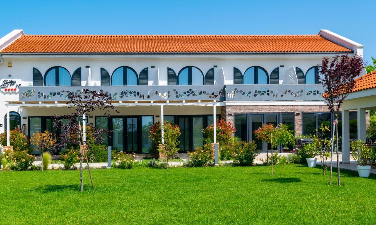 Boutique 23 Hotel Douazeci si Trei August Exterior photo