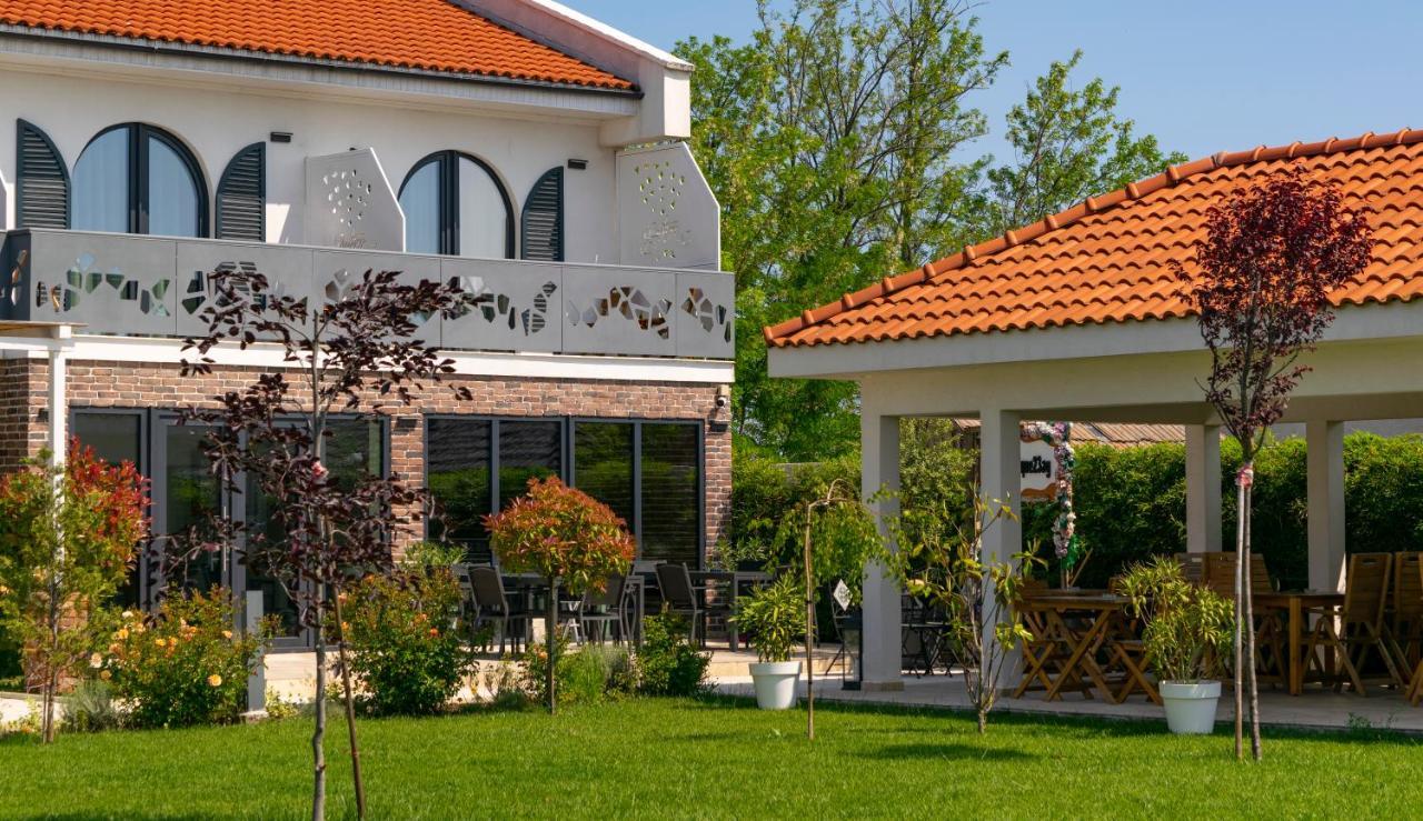 Boutique 23 Hotel Douazeci si Trei August Exterior photo